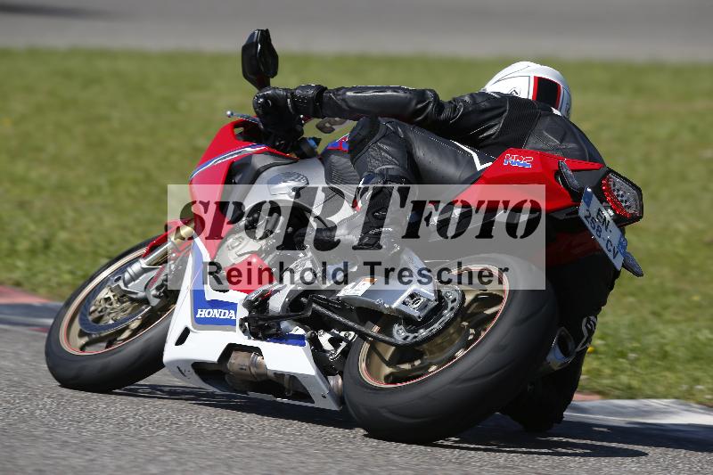 /Archiv-2024/29 12.06.2024 MOTO.CH Track Day ADR/Gruppe gelb/backside